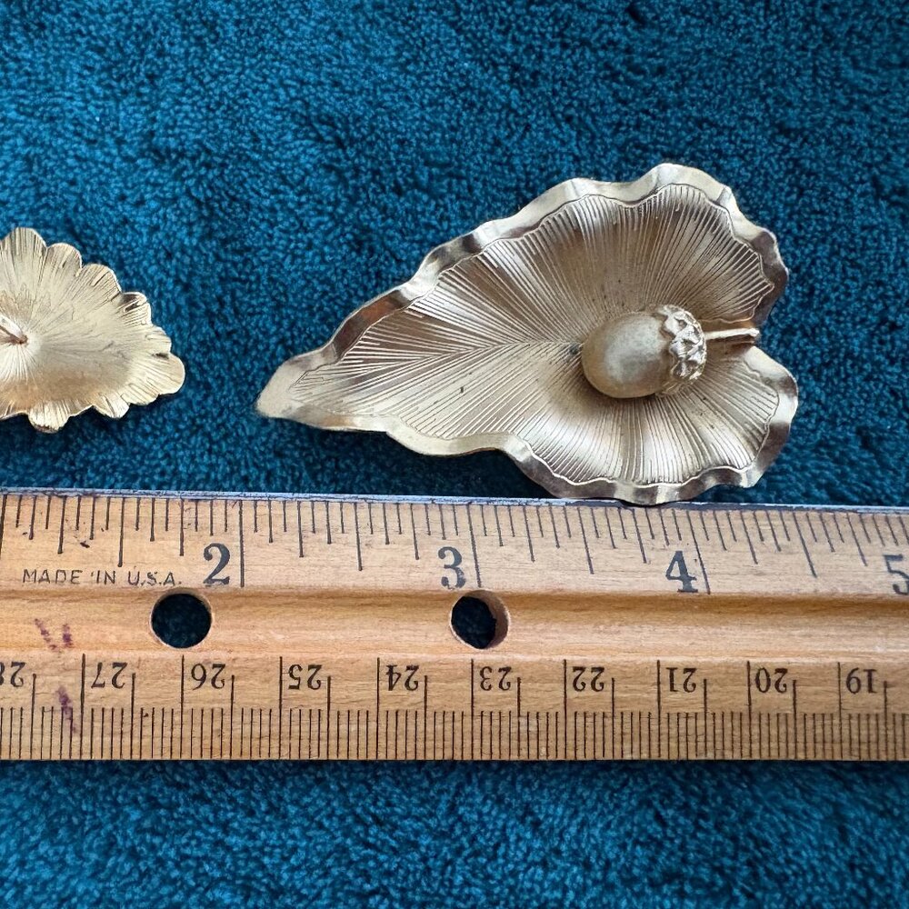 Two Vintage Leaf Brooches Wells 14KGF and Unmarked - Picture 5 of 5